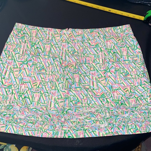 GUC  Lilly Pulitzer size 12 skort in a festive pattern - Picture 4 of 8